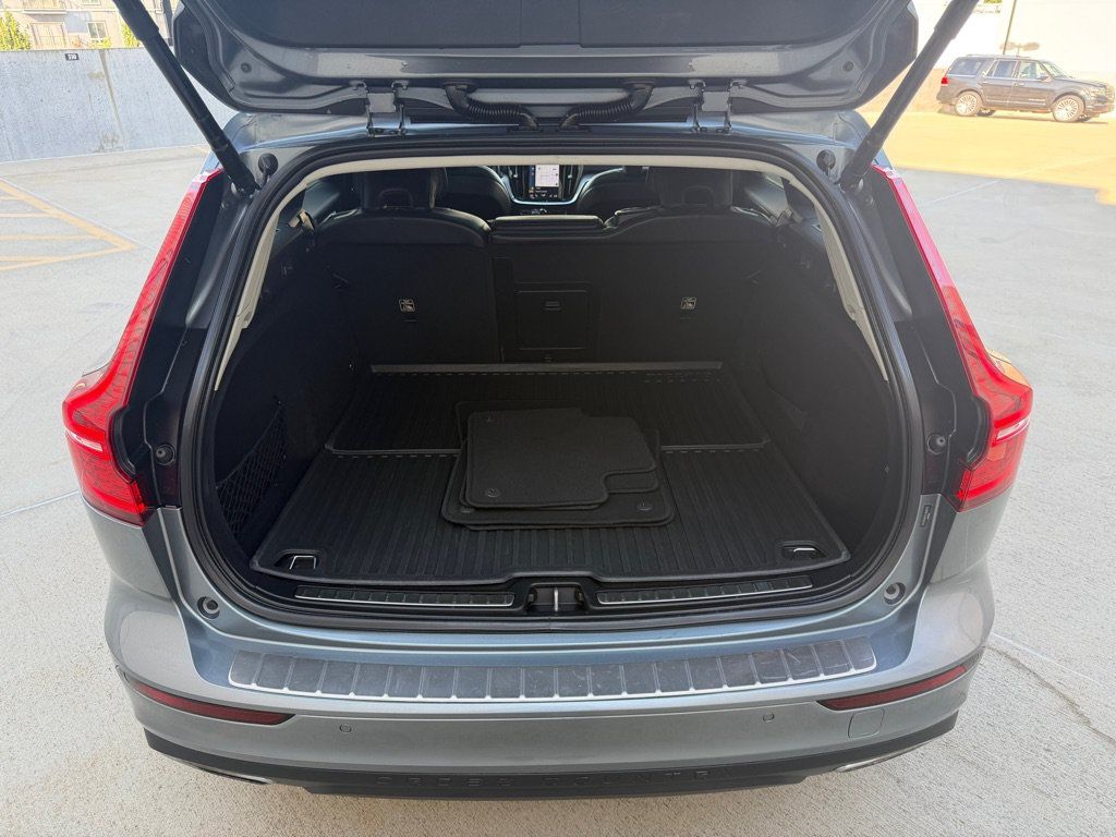 Used 2020 Volvo V60 T5 Cross Country AWD/4WD image 18