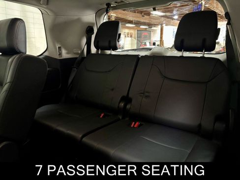 Used 2018 Lexus LX 570 4WD w/ Luxury Package image 22