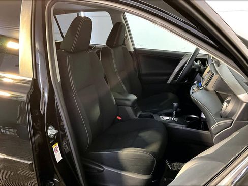 Used 2017 Toyota RAV4 XLE image 7