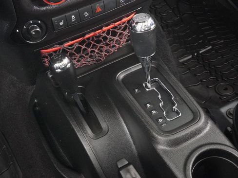 Used 2018 Jeep Wrangler Unlimited Rubicon AWD/4WD image 16