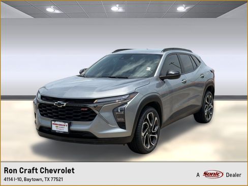 Used 2025 Chevrolet Trax RS w/ Driver Confidence Package FWD image 1