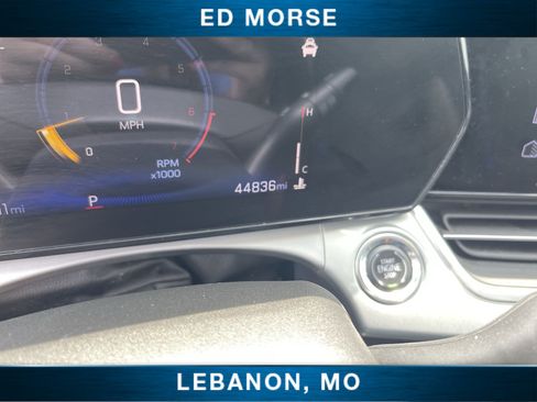 Certified 2025 Chevrolet Trax LT w/ LT Convenience Package FWD image 12