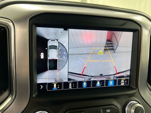 Used 2021 GMC Sierra 2500 SLT w/ SLT Premium Package image 16