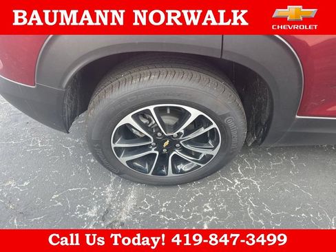 Used 2025 Chevrolet TrailBlazer LT FWD image 17