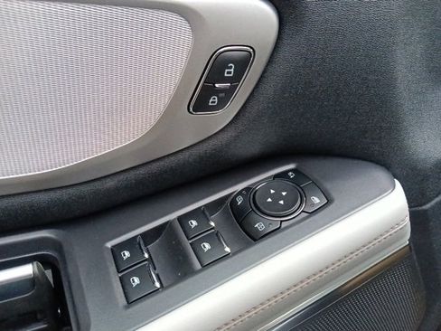 New 2025 Ford Expedition Active image 12