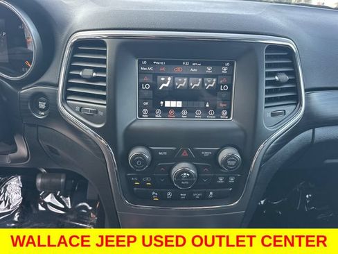 Used 2019 Jeep Grand Cherokee Laredo AWD/4WD image 23