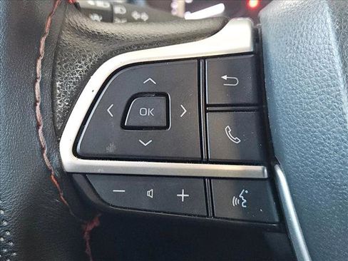 Used 2023 Toyota Highlander L image 8