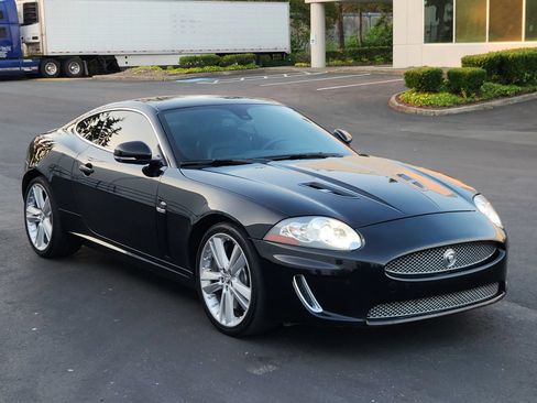 Used 2010 Jaguar XKR R RWD image 5