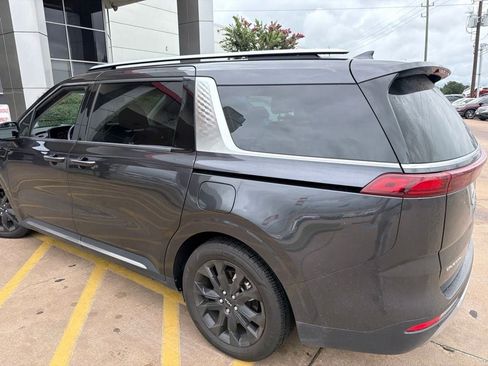 Used 2024 Kia Carnival SX Prestige FWD image 2