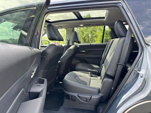 Used 2025 Toyota Grand Highlander AWD image 25