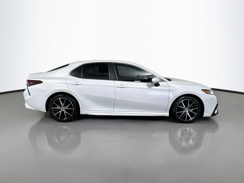 Used 2023 Toyota Camry SE FWD image 3
