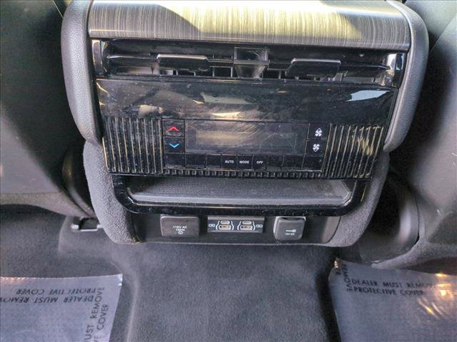 Used 2023 Jeep Wagoneer L Series II AWD/4WD image 17