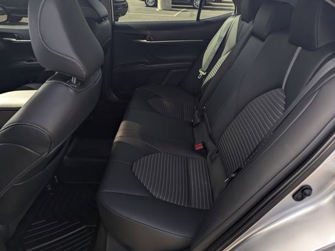 Used 2024 Toyota Camry SE image 8