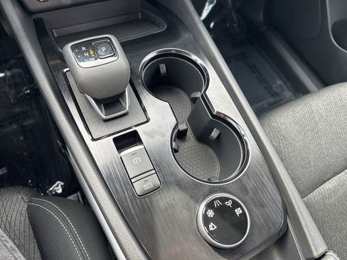 Used 2025 Nissan Rogue SV image 47