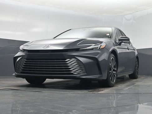 Used 2025 Toyota Camry XLE image 44
