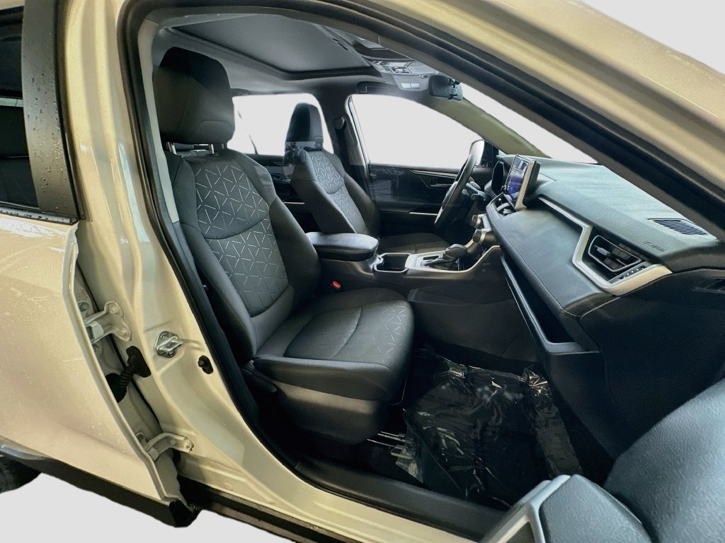 Used 2025 Toyota RAV4 XLE w/ Convenience Package FWD image 27