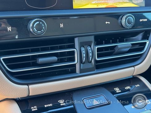 Used 2022 Porsche Macan image 25