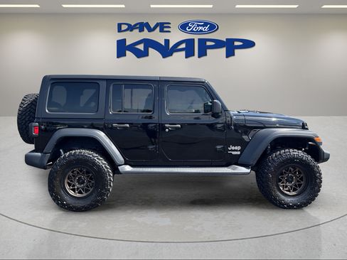Used 2018 Jeep Wrangler Unlimited Sport S AWD/4WD image 8