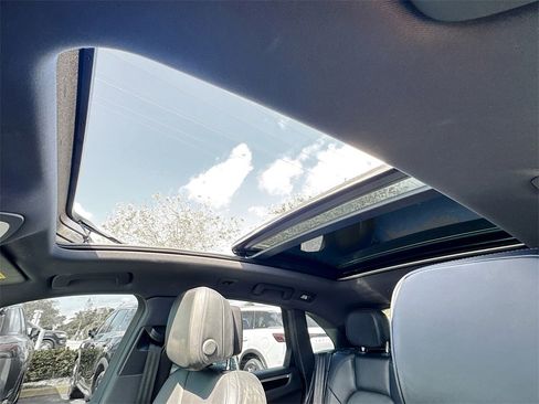 Used 2020 Porsche Macan S image 23