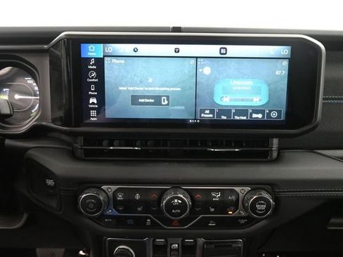 Used 2024 Jeep Wrangler Unlimited Rubicon 4xe w/ Capability Package AWD/4WD image 11