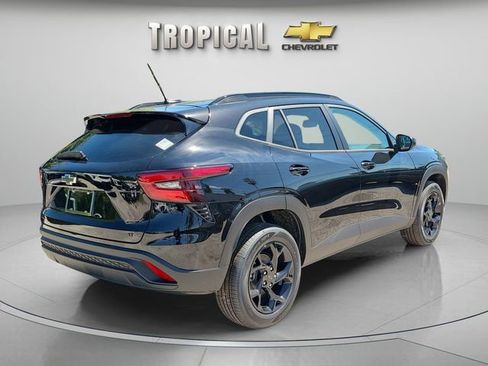 New 2026 Chevrolet Trax LT w/ Midnight Edition FWD image 3