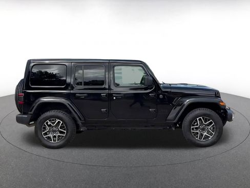 Used 2025 Jeep Wrangler Unlimited Sahara AWD/4WD image 16