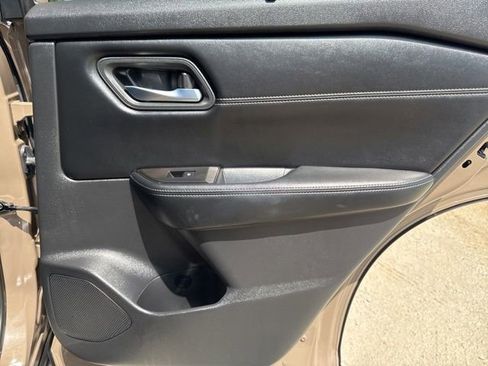 Used 2024 Nissan Rogue SV w/ SV Premium Package FWD image 17