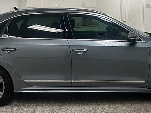 Used 2017 Volkswagen Passat 1.8T R-Line image 4