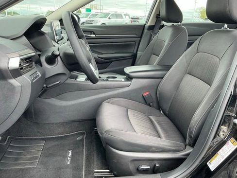 Used 2025 Nissan Altima 2.5 SV FWD image 14
