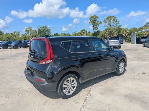 Certified 2022 Kia Soul LX FWD image 8