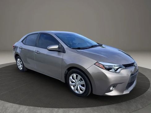 Used 2015 Toyota Corolla LE FWD image 2