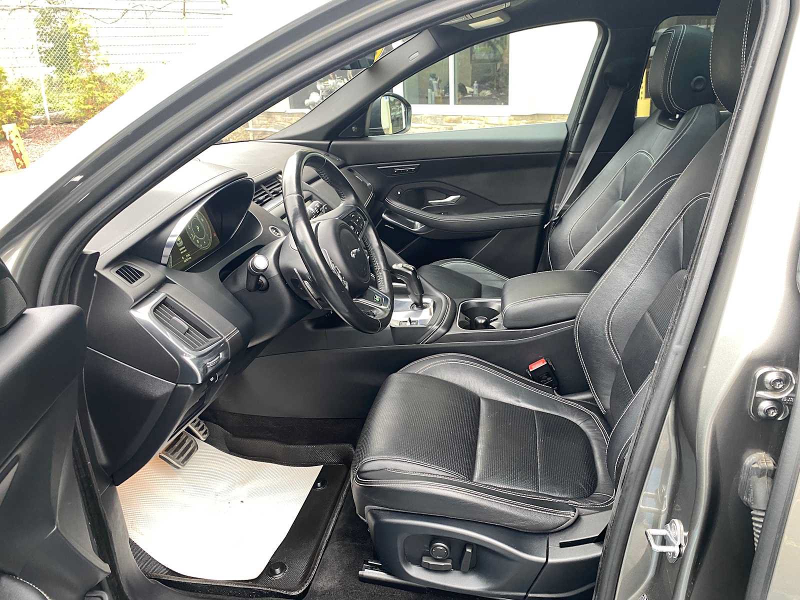 Used 2018 Jaguar E-PACE R-Dynamic SE AWD/4WD image 9