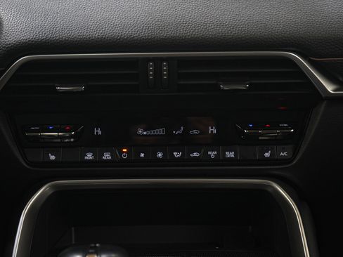 Certified 2024 MAZDA CX-90 3.3 Turbo w/ Preferred Plus image 17