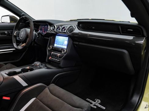 Used 2021 Ford Mustang Shelby GT500 w/ Carbon Fiber Track Pack image 43