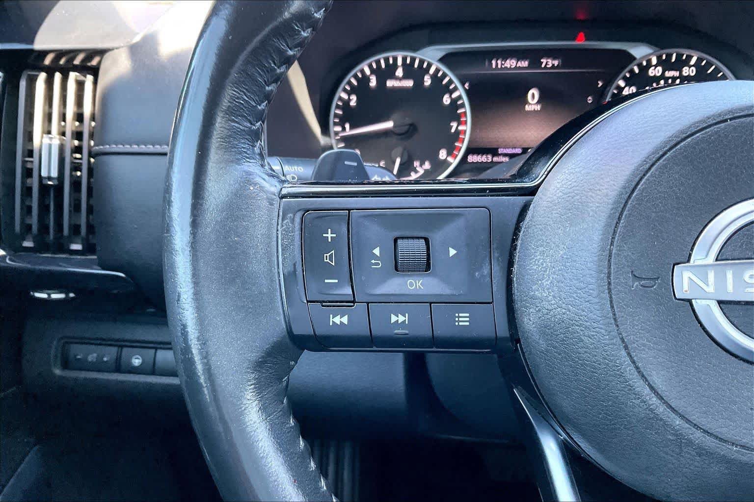 Used 2022 Nissan Pathfinder SV FWD image 23