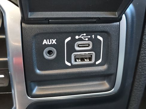 Used 2024 Jeep Gladiator Sport image 25