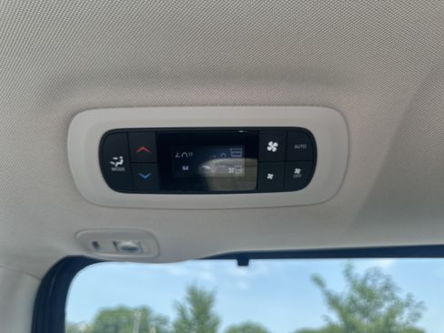 Used 2020 Chrysler Pacifica Limited FWD image 18