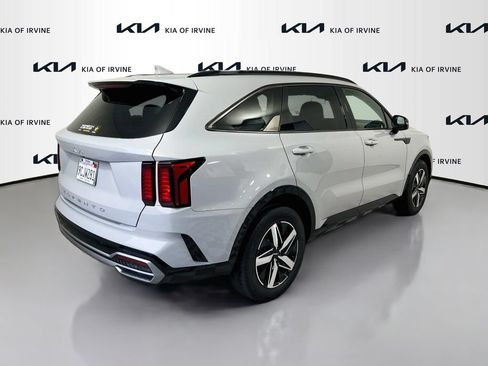 Certified 2022 Kia Sorento EX w/ Panoramic Sunroof Package FWD image 9