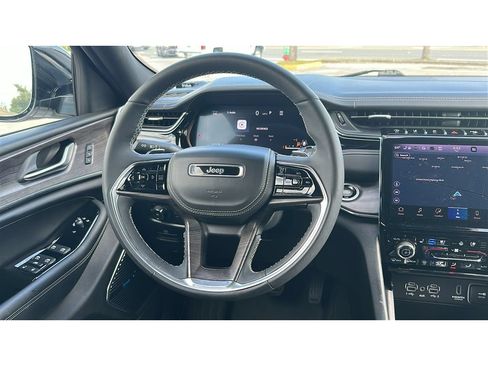 Used 2023 Jeep Grand Cherokee Overland AWD/4WD image 22