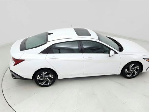 Used 2025 Hyundai Elantra SEL FWD image 18