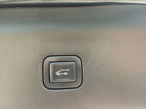 Used 2019 Buick Enclave Essence AWD/4WD image 10
