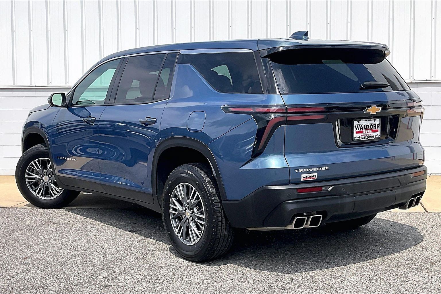 Used 2024 Chevrolet Traverse LS FWD image 15