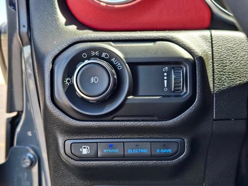 Used 2023 Jeep Wrangler Unlimited Rubicon 4xe AWD/4WD image 16