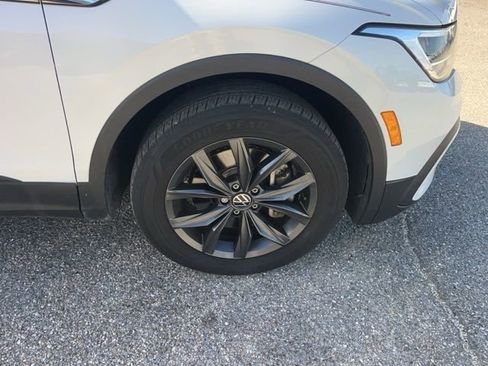 Used 2023 Volkswagen Tiguan SE image 5