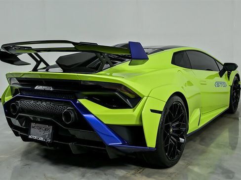 Used 2022 Lamborghini Huracan STO RWD image 12