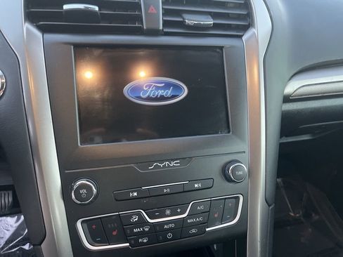 Used 2020 Ford Fusion SE image 14