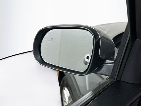 Used 2025 Kia Soul LX w/ LX Technology Package FWD image 16