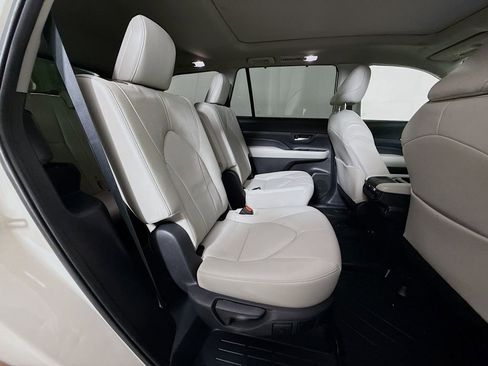 Used 2024 Toyota Grand Highlander Limited image 29