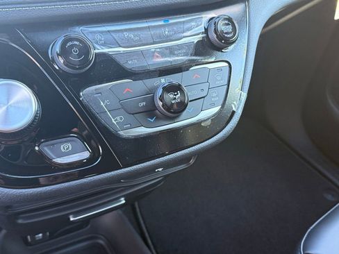 New 2026 Chrysler Pacifica Select image 14