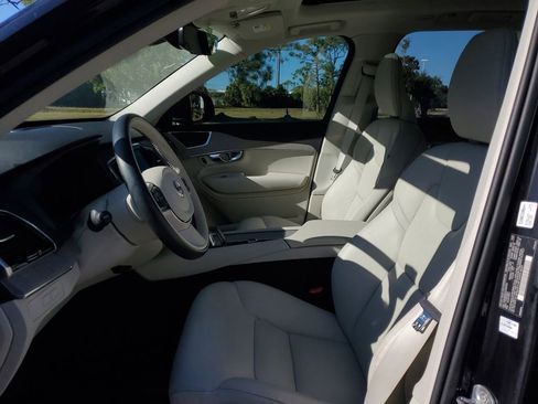 Certified 2025 Volvo XC90 T8 Plus w/ Protection Package Premier image 28